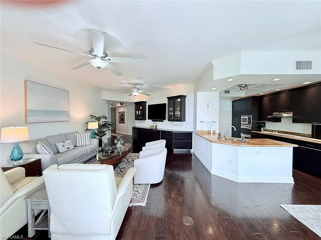4 bed, 4.5 bath, 2930 sqft, $10,000 — Photo 4