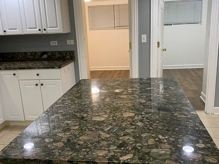5120 Greenwood St — Photo 2