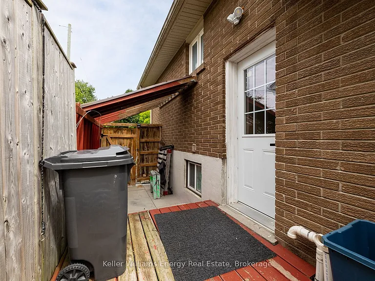 566 Dean Ave #LOWER — Photo 3