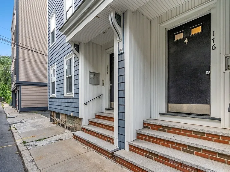 176 Bowen St #3 — Photo 18