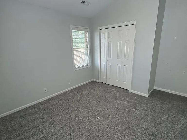 120 W Green Meadows Rd — Photo 23