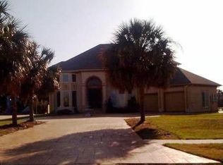 6240 Eastover Dr, New Orleans, LA 70128