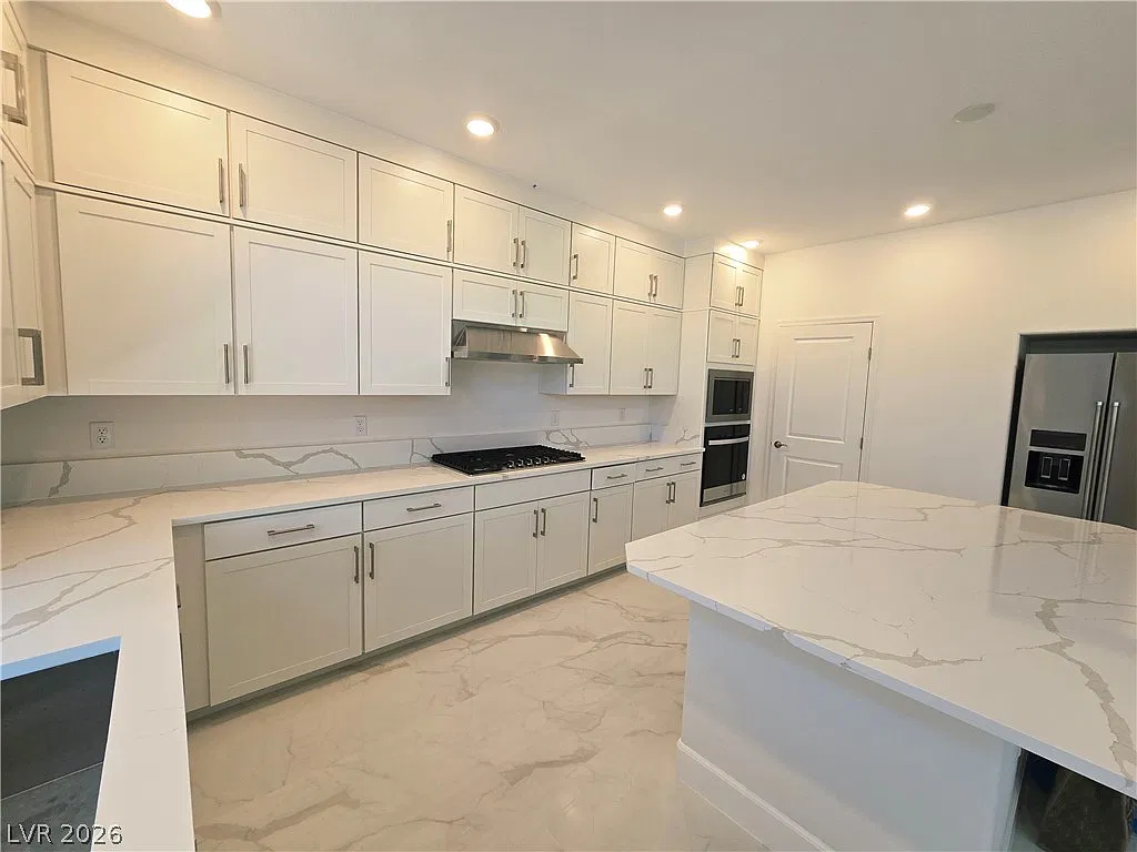 4 bed, 3.5 bath, 3000 sqft, $3,200 — Photo 4