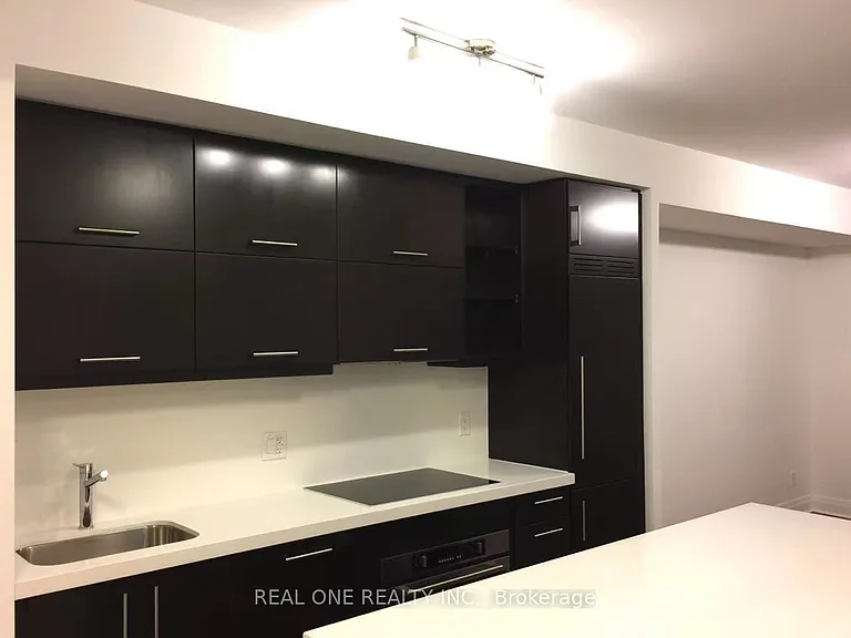 1080 Bay St #1005 — Photo 7