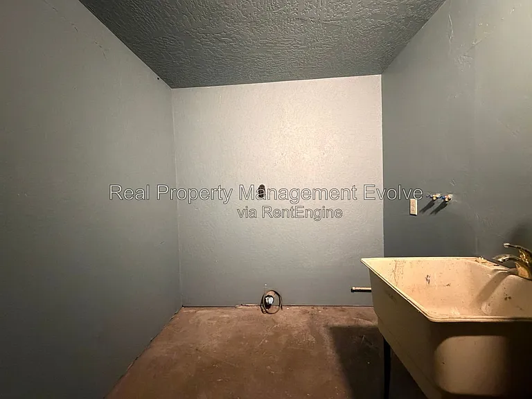 2307 W Rose Ln — Photo 20