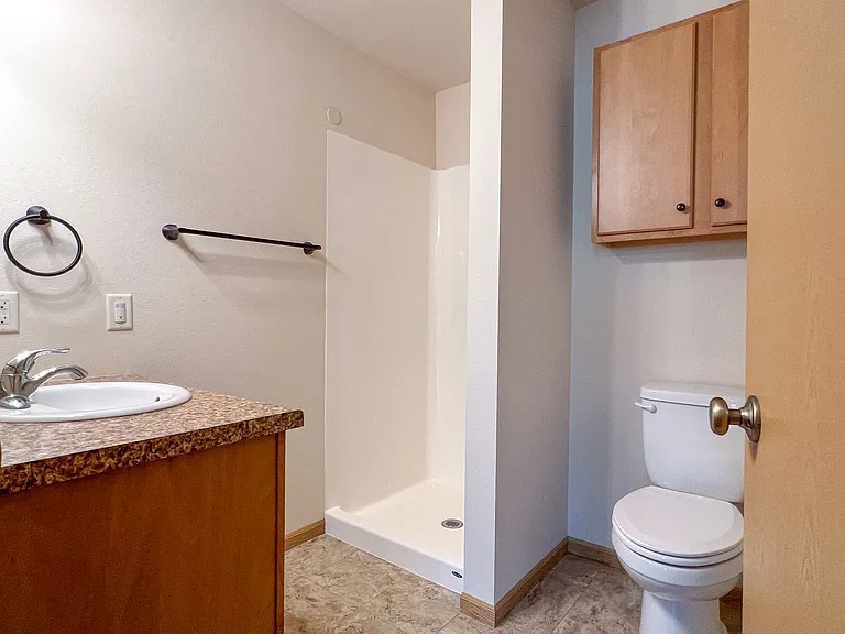 1201 N Memorial Drive 2401 Semling Dr — Photo 24