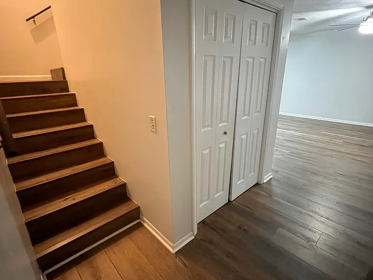 4062 Woodridge Rd — Photo 2