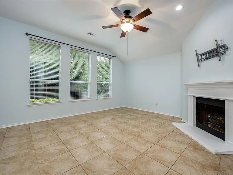 1617 Redwood Dr — Photo 9