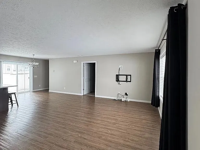 5085 Liberty Dr — Photo 11