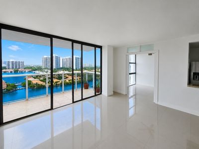 3675 N Country Club Dr APT 1501, Aventura, FL, 33180