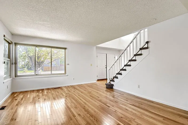 4 bed, 3.0 bath, 3400 sqft, $3,000 — Photo 4