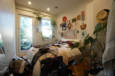 Rented by Rennit Inc.