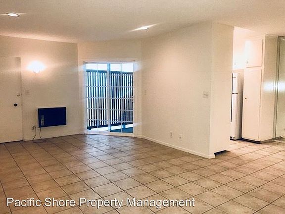 2nd image of 939 Larrabee St APT 4
