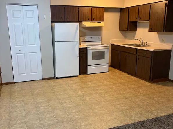 Sunnyside Apts LLC, 109 Lakecrest Dr APT 7B, Beaver Dam, WI 53916