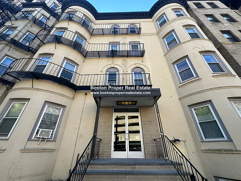 32 Westland Ave #22 — Photo 2