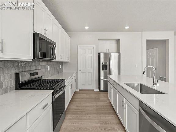 4th image of 10280 Hartwood Dr