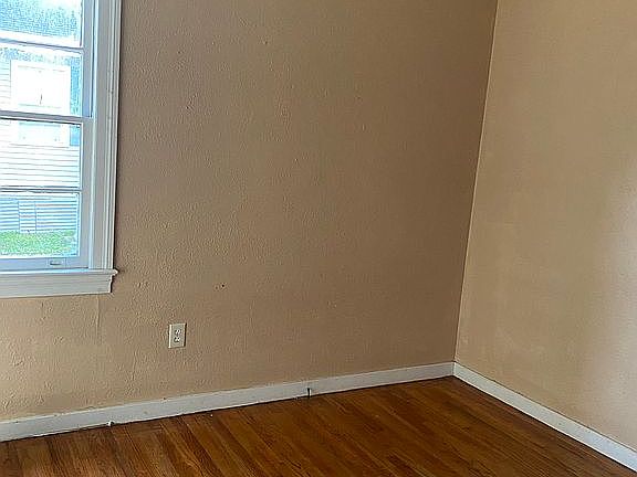 4th image of 105 Bunn St
