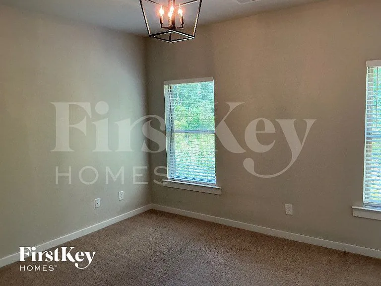 300 Avalon Way — Photo 8