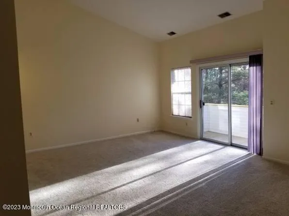 8 Fennec Court, Tinton Falls, NJ 07753