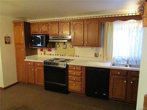 5th image of 916 Thomas Fox Dr W