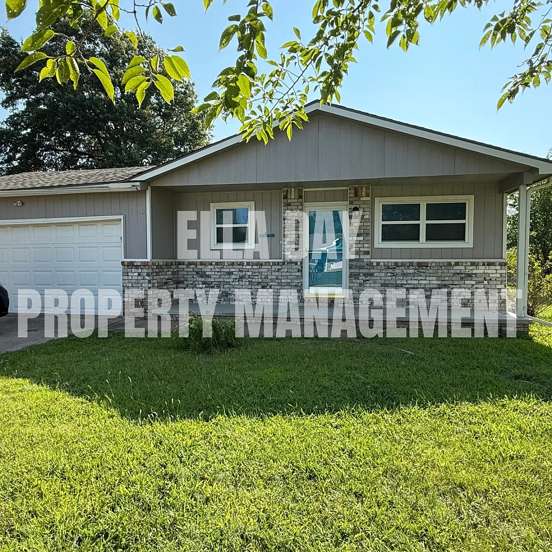 3120 N Applewood Dr — Photo 1