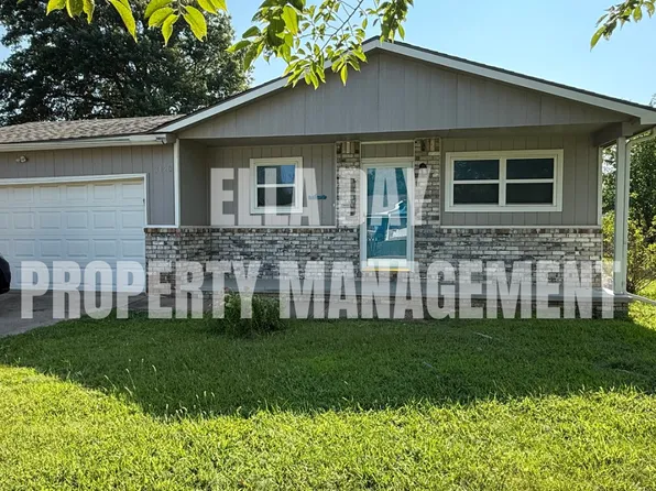 3120 N Applewood Dr, Wichita, KS 67220