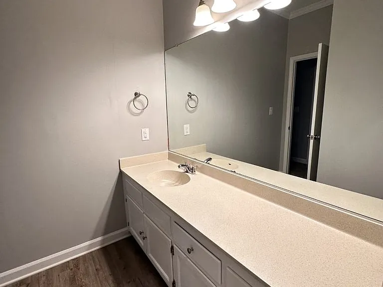 208 Forest View Ct — Photo 14