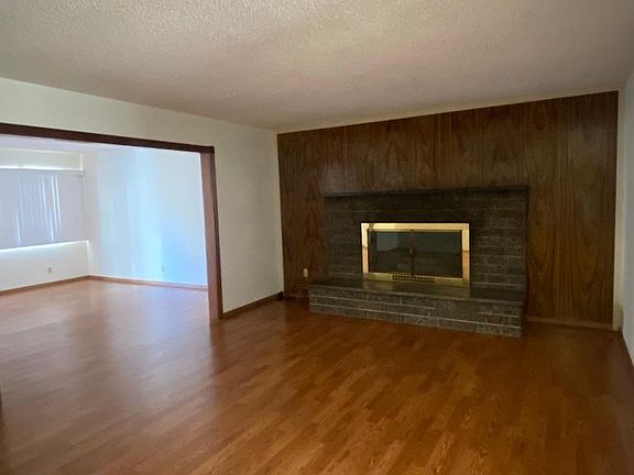 Living room/dining room