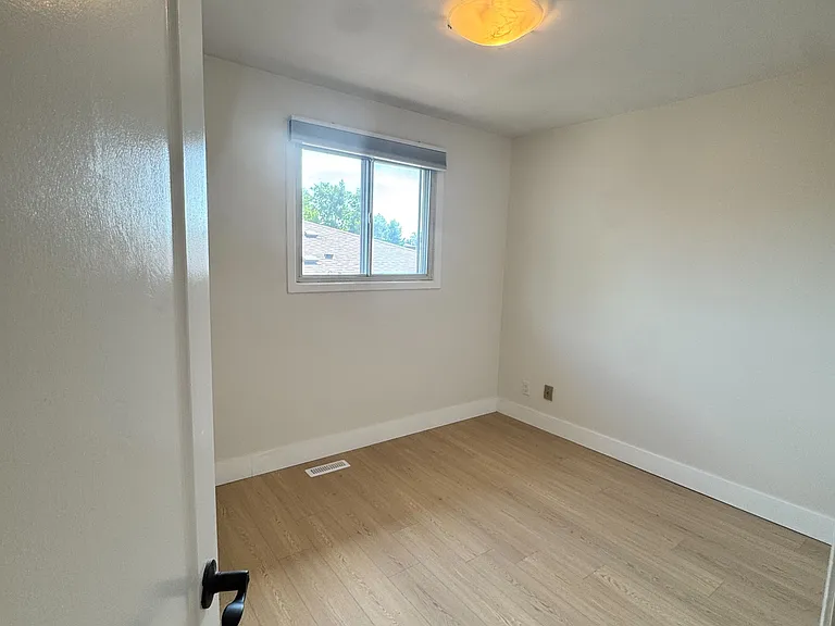 29 Dellbrook Cres — Photo 13