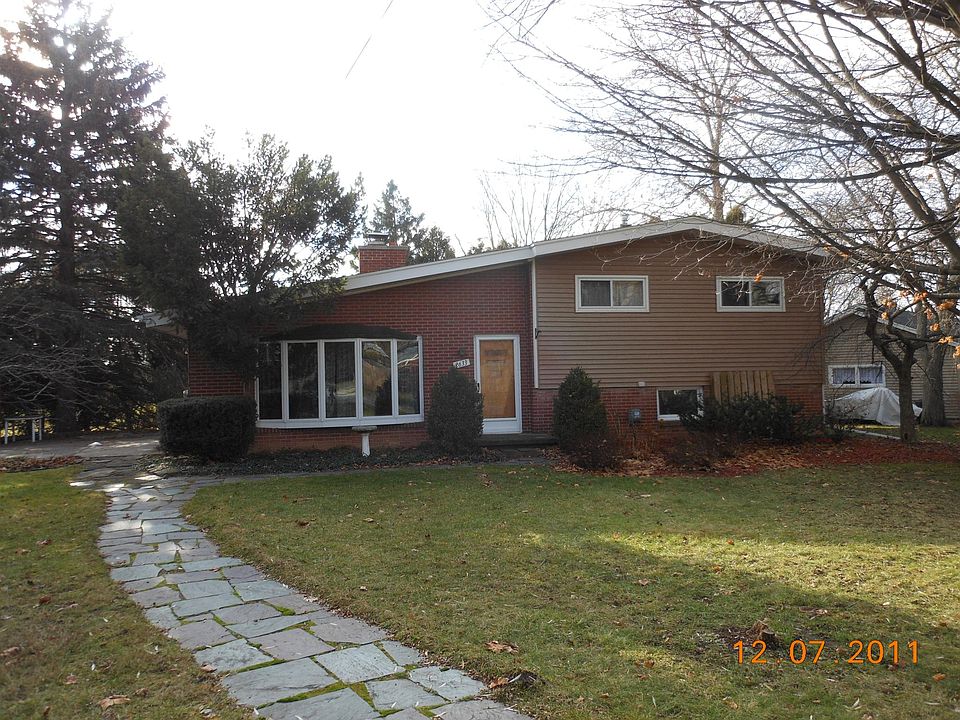 1st image of 2633 Roseland Ave