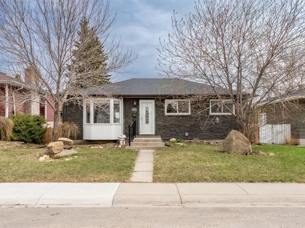 9408 W 5th St SE, Calgary, AB T2J 1K5