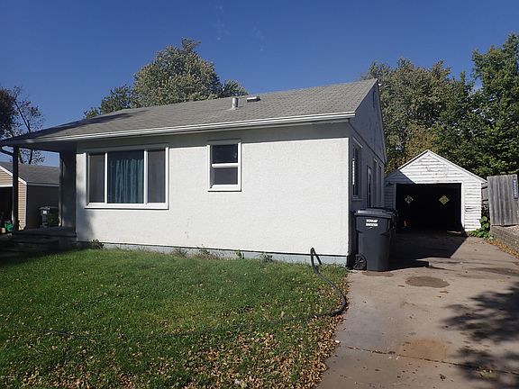 2nd image of 211 10th Ave