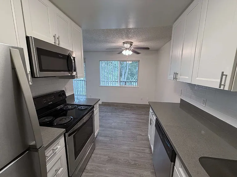 3153 SW Dolph Ct #13 — Photo 2