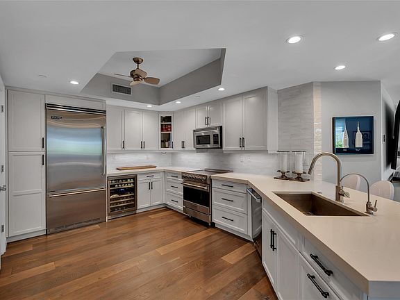 4th image of 1532 SE 12th Street #204