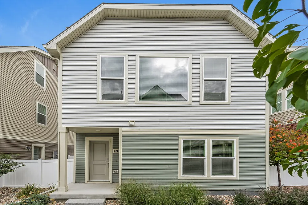 4 bed, 3.0 bath, 1595 sqft, $2,970 — Photo 1