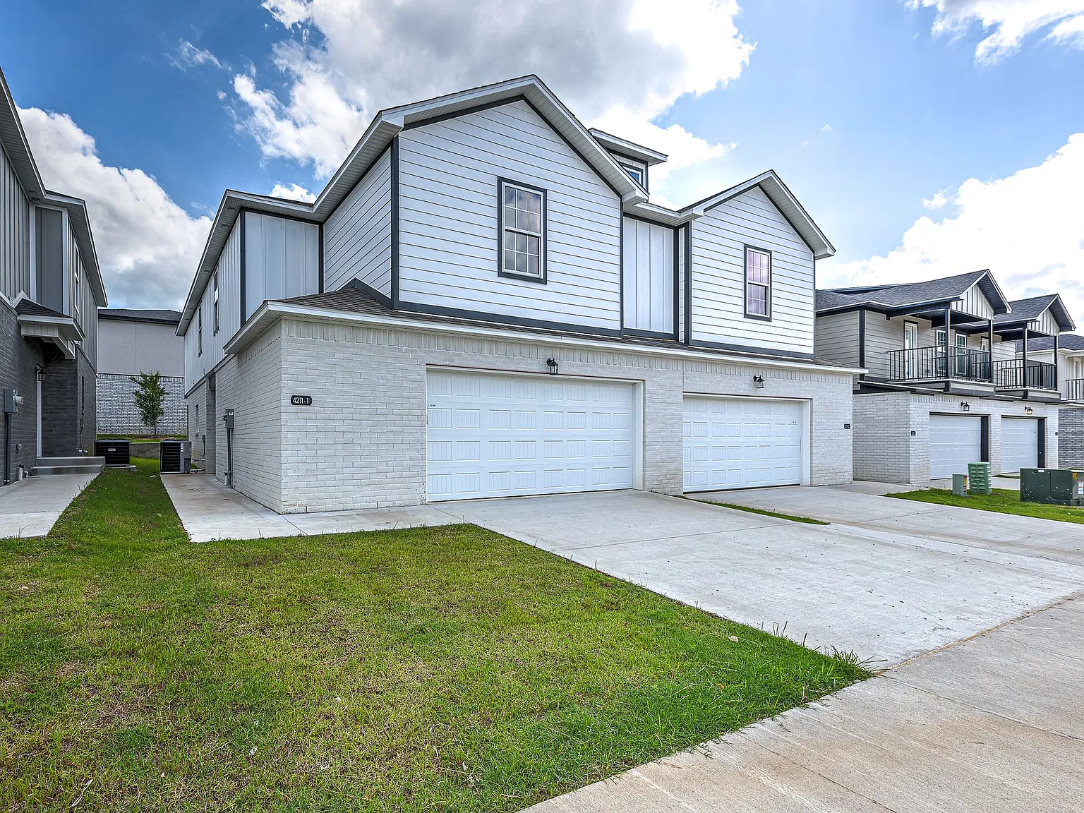 New 3/3.5, Balcony and 2 car garage - Pre-leasing For August 1st move in — Photo 1