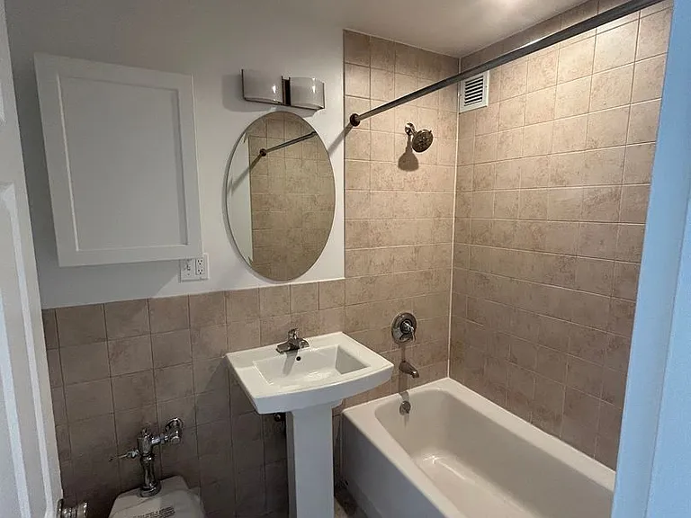 10 Camelot Ct #4L — Photo 7