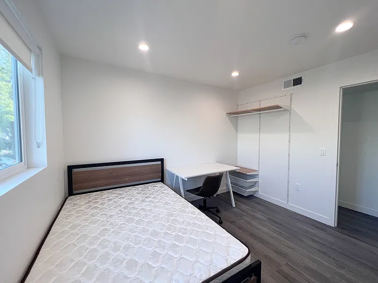 1439 W 37th Dr — Photo 52