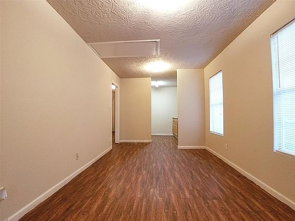 3rd image of 4003 Farmer St #B