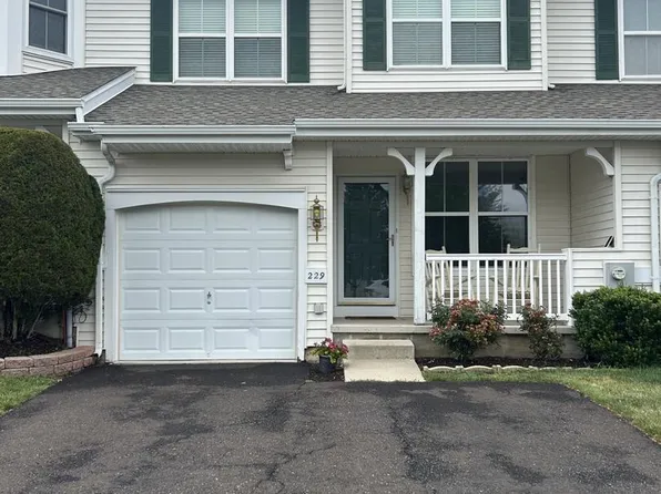 229 Coventry Rd, Chalfont, PA 18914