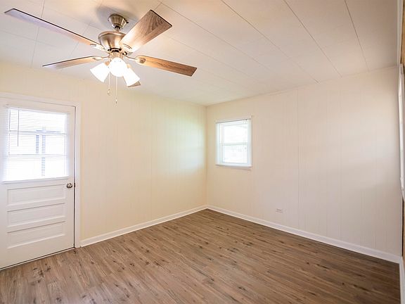 4th image of 410 Greenway Ave