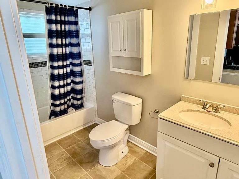 2125 Crittenden Dr — Photo 8