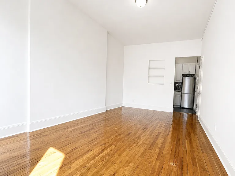 971 Lexington Ave #4A — Photo 3