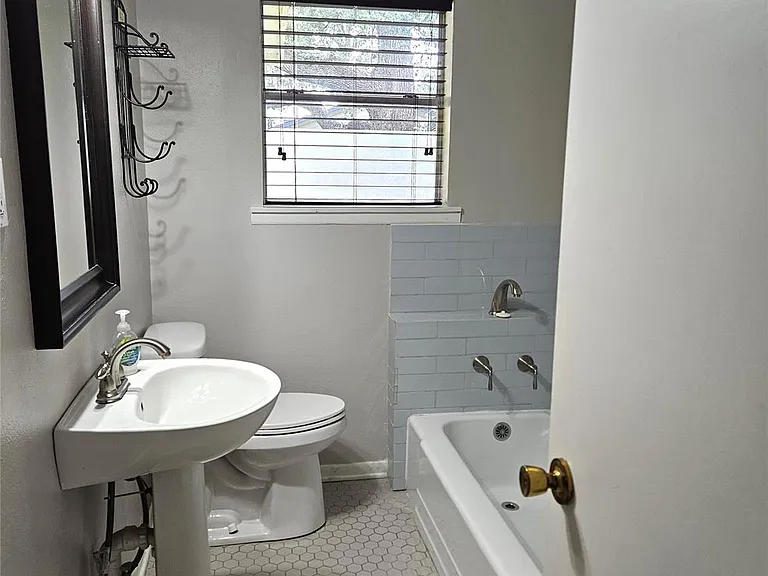 109 Sunnyview Ave — Photo 12