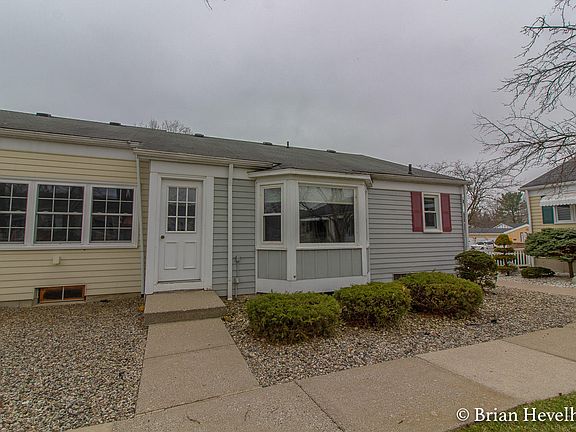 4th image of 1001 Village Ln #1001
