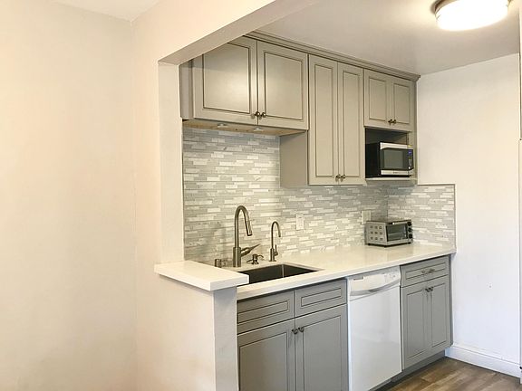2nd image of 2737 Mauricia Ave