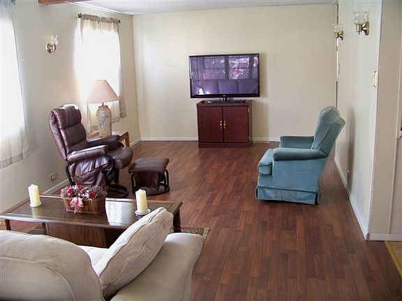 5th image of 58 Kent Dr