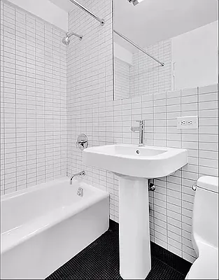 Rented by Manhattan Realty Group | media 10