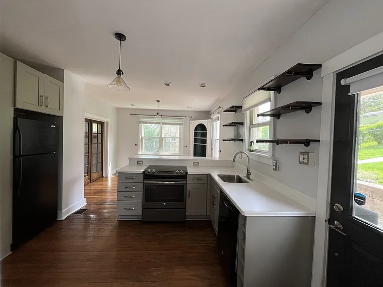 251 Robinson St #2 — Photo 2