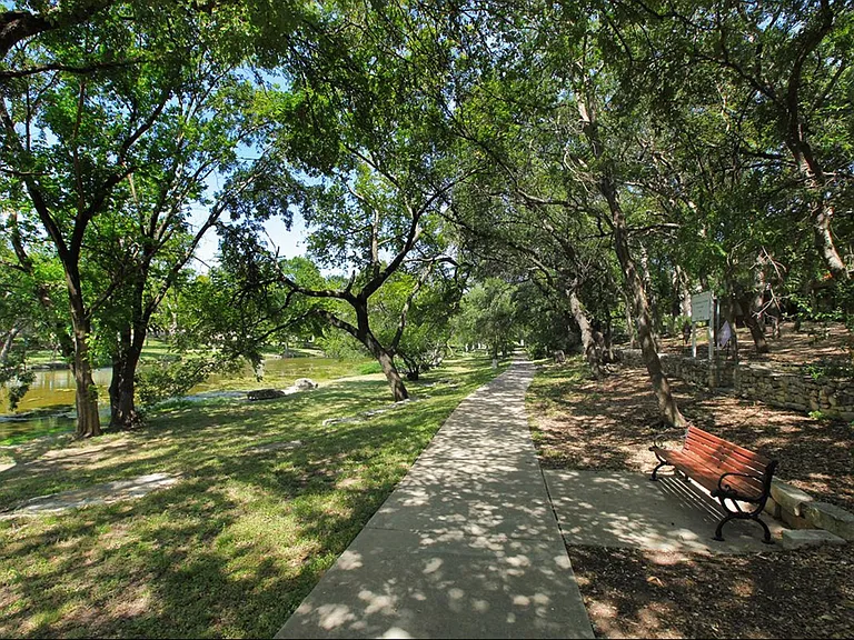 Settlers Landing — Photo 1